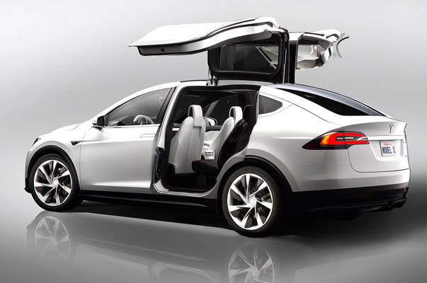 El nuevo Model X de Tesla Motors tiene alas de halcón